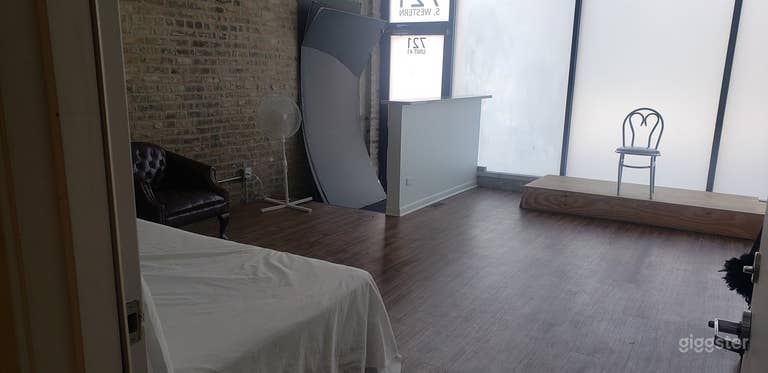  floor to celling windows facing west 