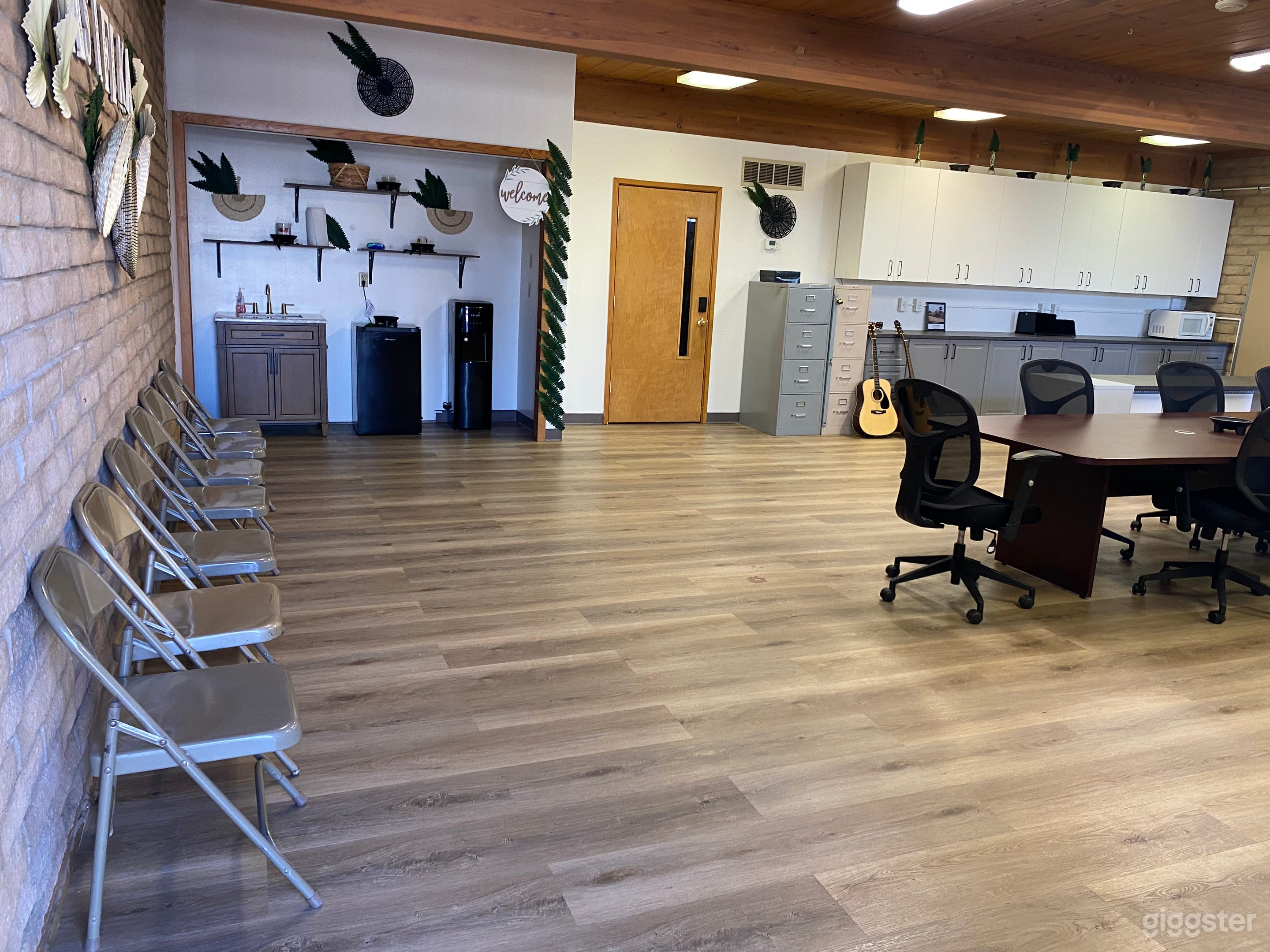 Spacious Conference Room in Las Vegas Photo 4