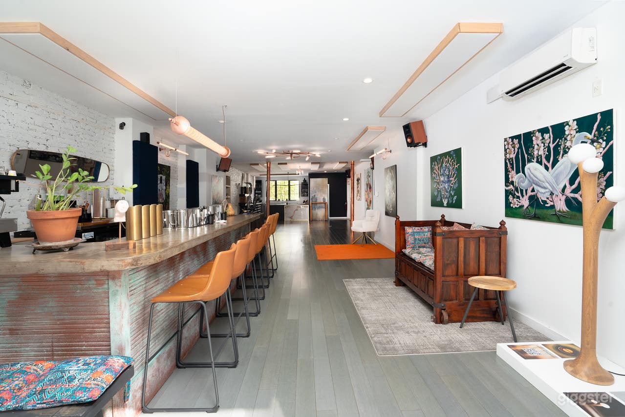 Grand Art Oasis a High-End Eclectic Haven Photo 1