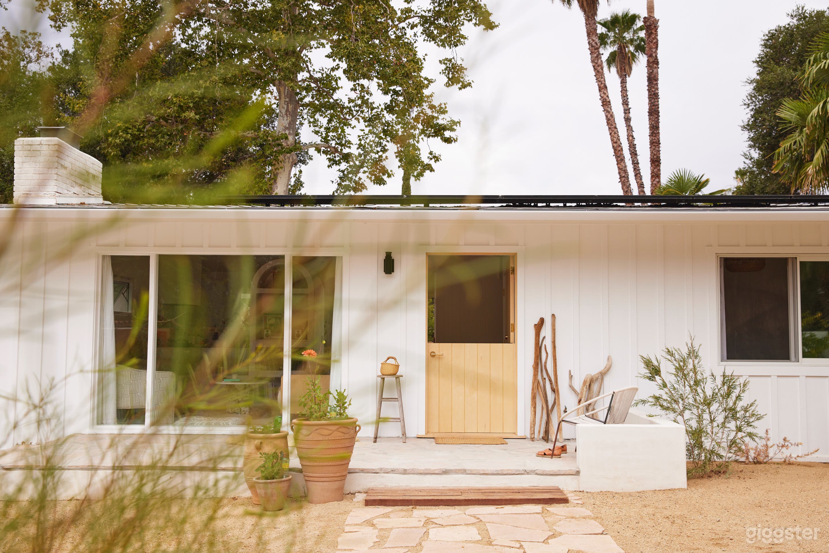 California chic ranch house + Mediterranean vibe Photo 3