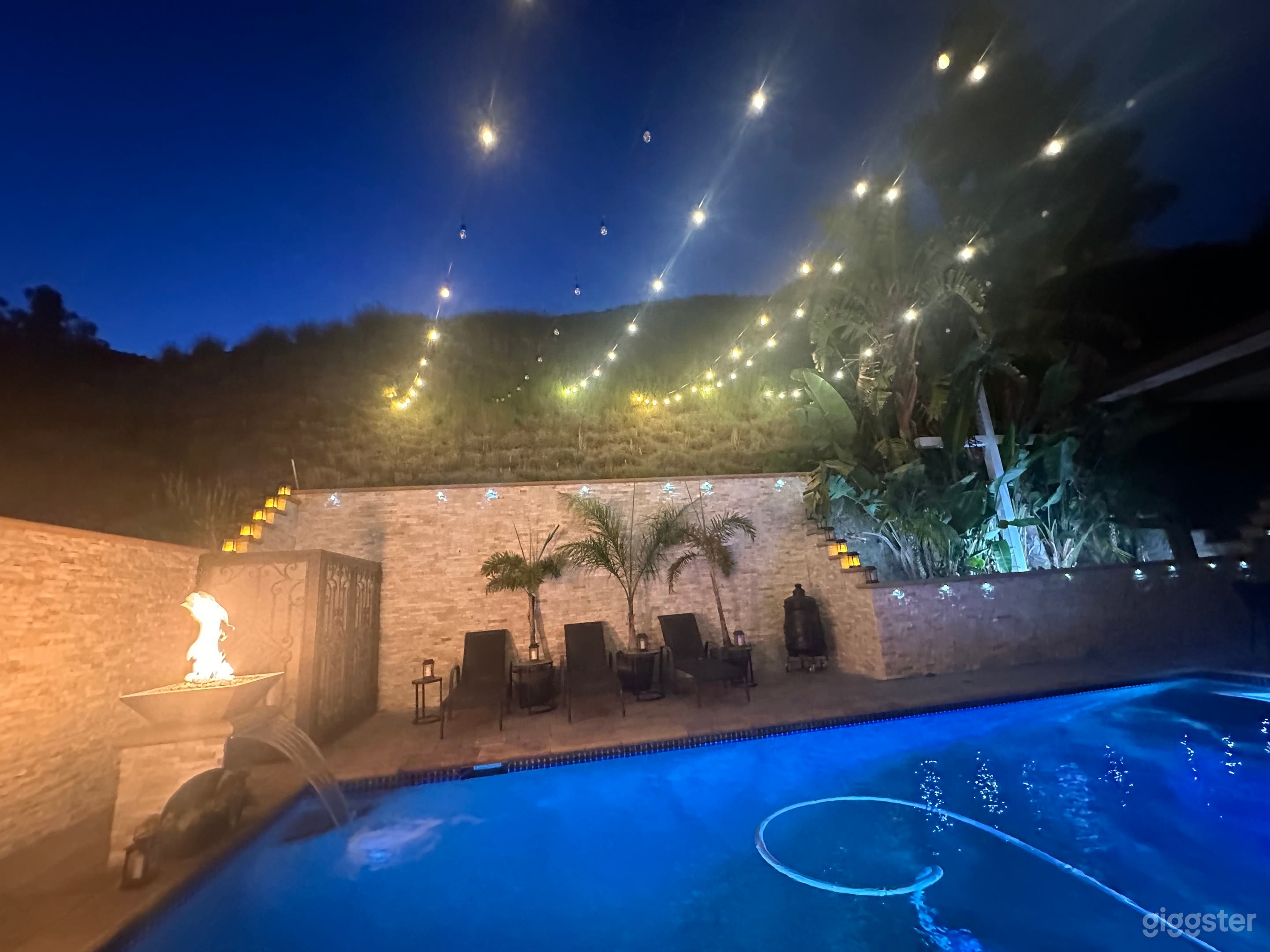 One of a kind house with pool in Burbank Hills Photo 3