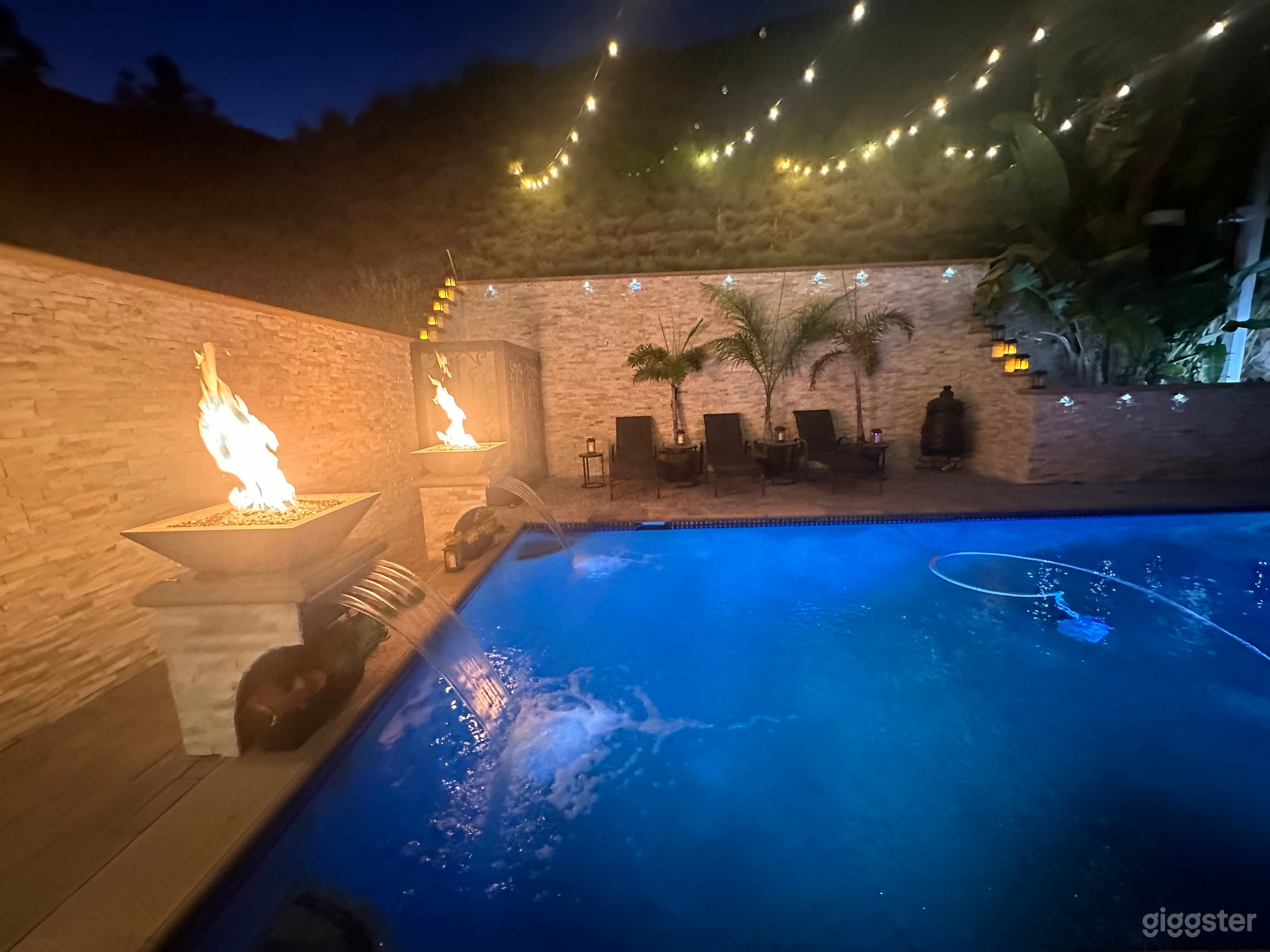 One of a kind house with pool in Burbank Hills Photo 4
