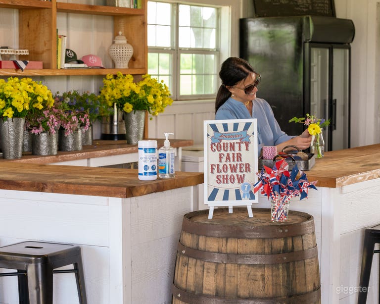  Spectacular Flower Farm with Party Barn 