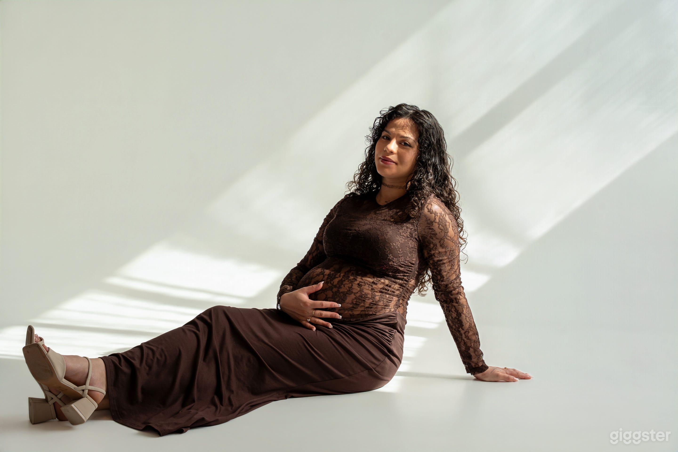 White Cyclorama Studio • Natural Light, High-Ceiling Loft Photo 3
