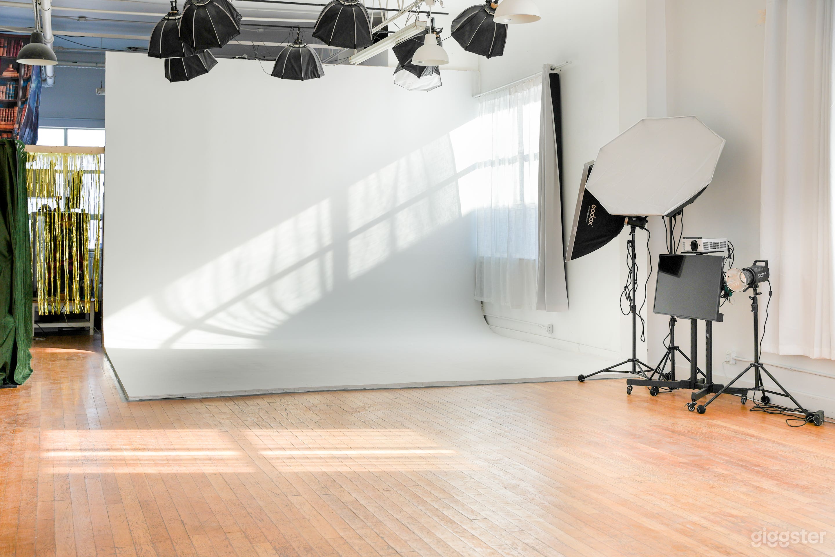 White Cyclorama Studio • Natural Light, High-Ceiling Loft Photo 4