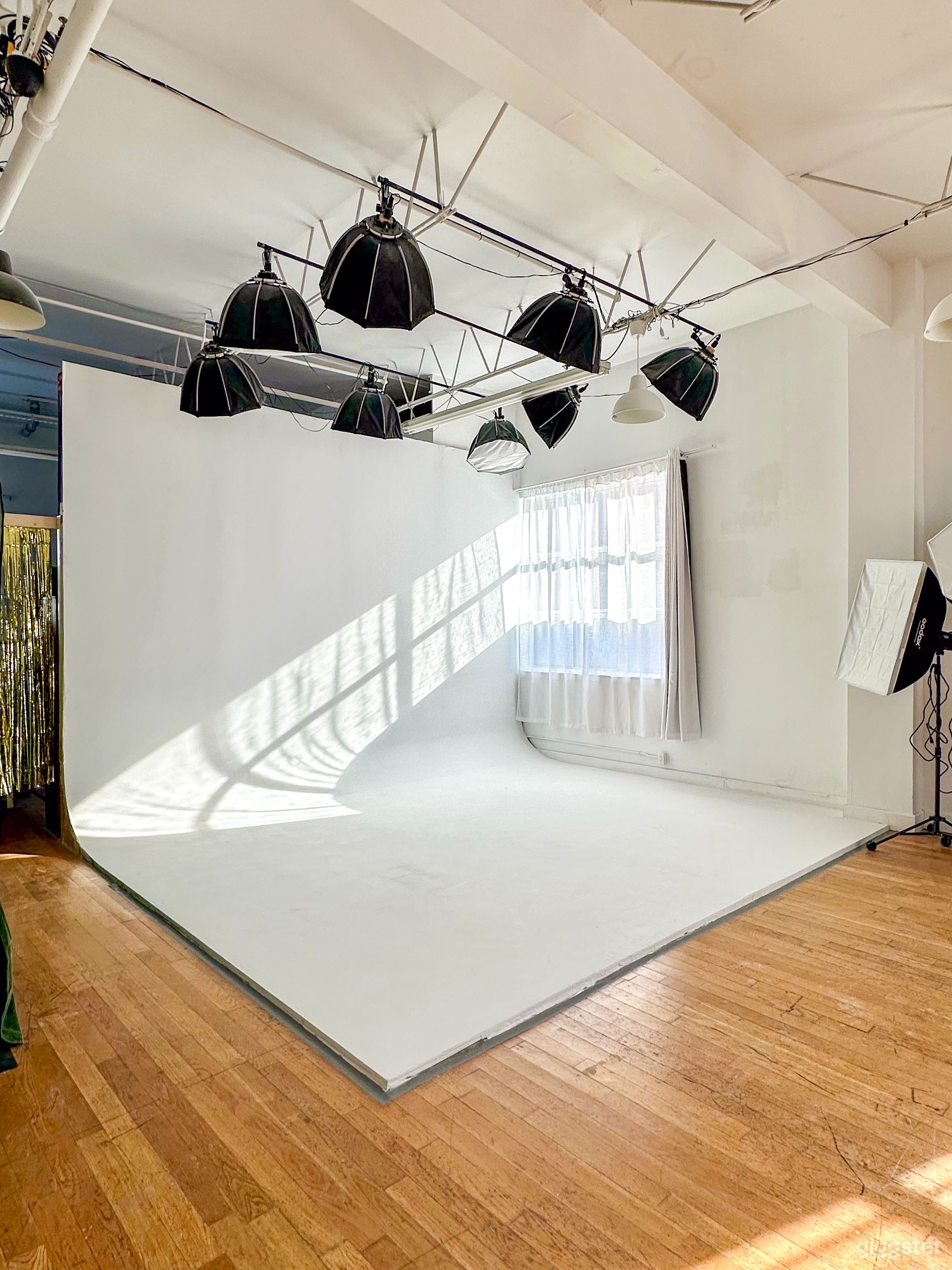 White Cyclorama Studio • Natural Light, High-Ceiling Loft Photo 4