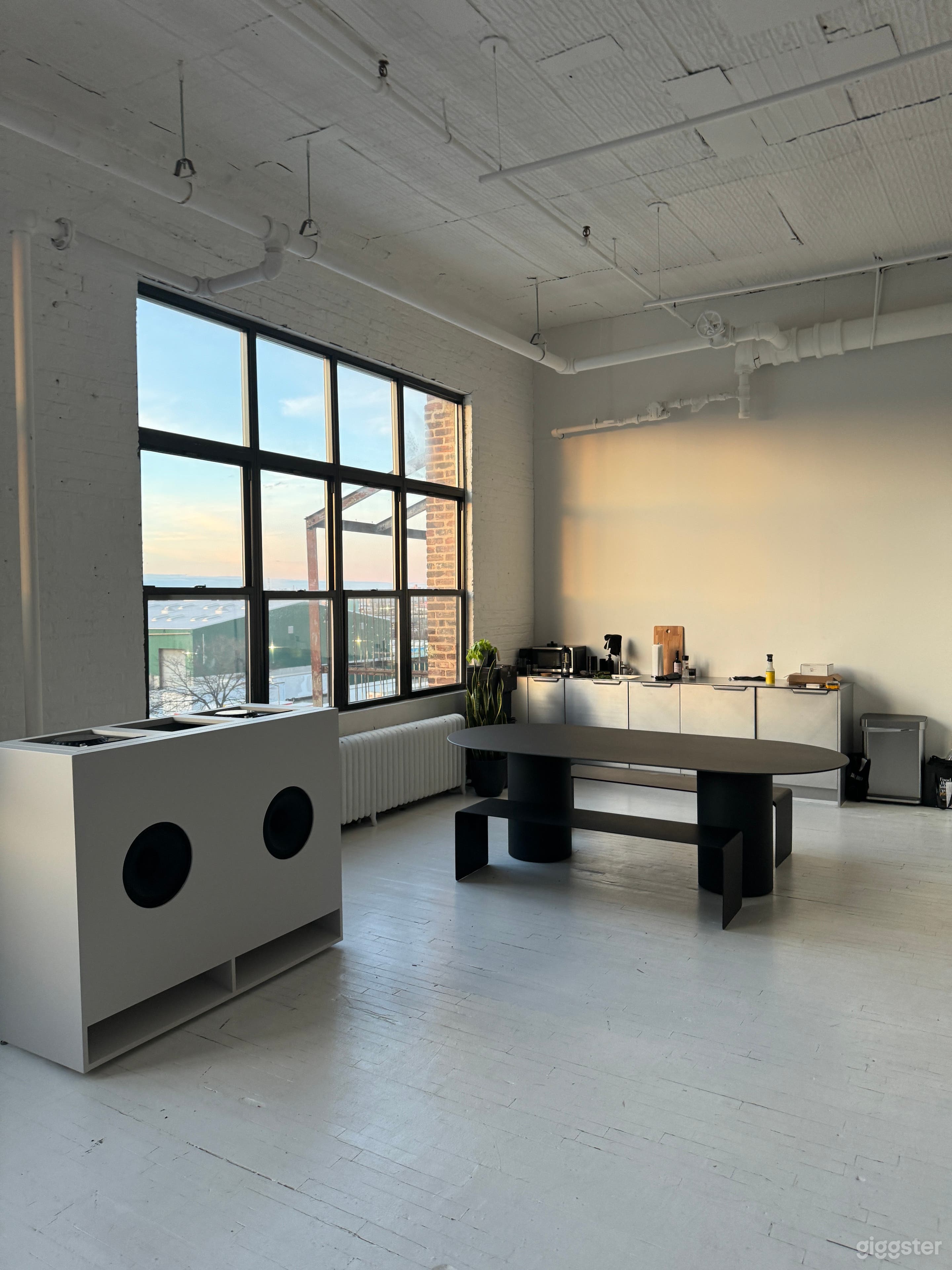Sleek Minimalist Creative Studio Space Photo 3