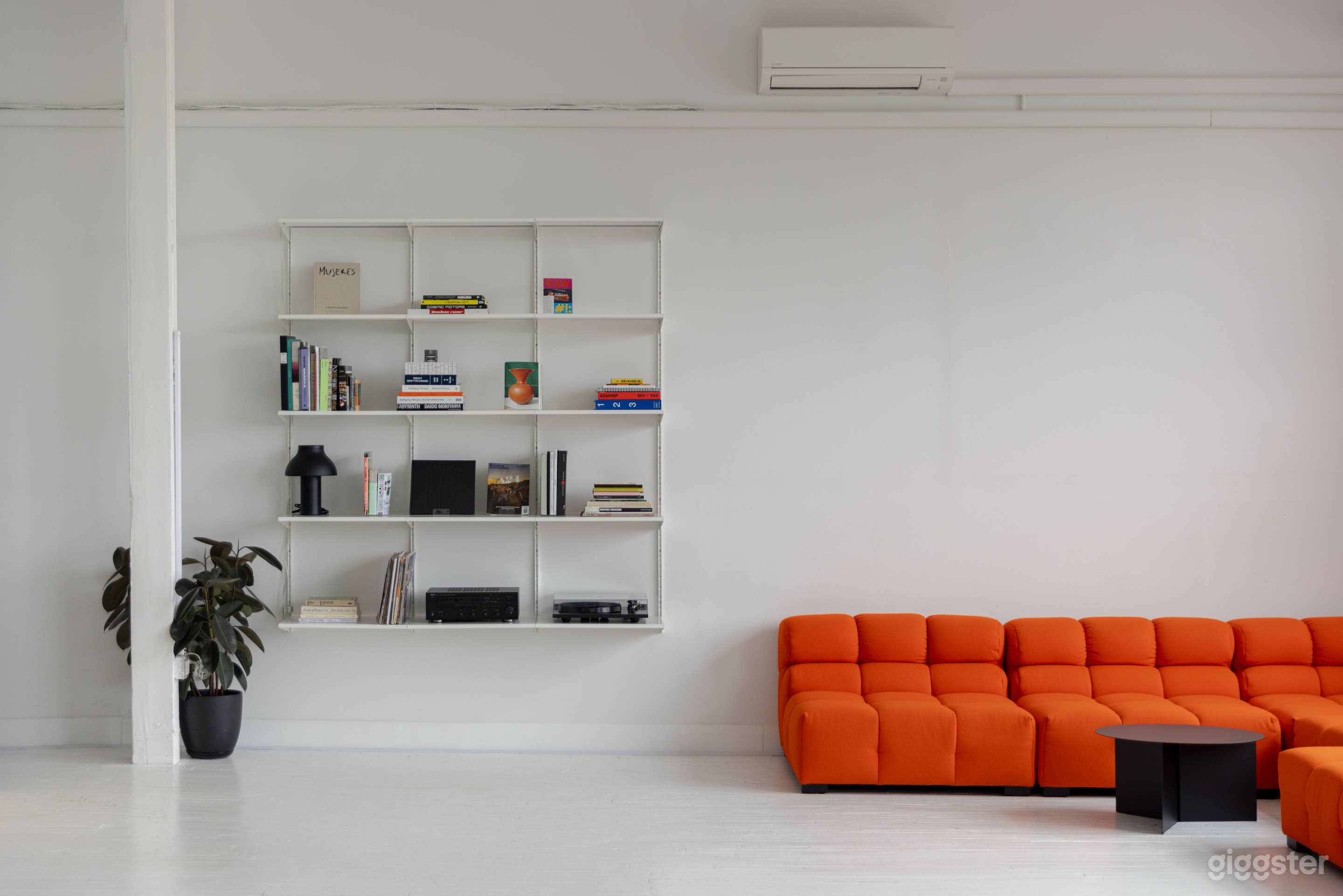Sleek Minimalist Creative Studio Space Photo 4
