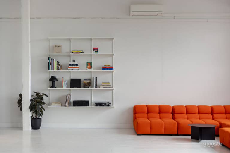  Sleek Minimalist Creative Studio Space 