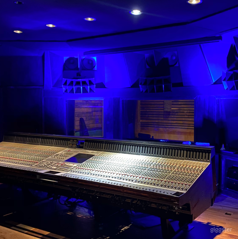  Hollywood Hills Recording Studio  