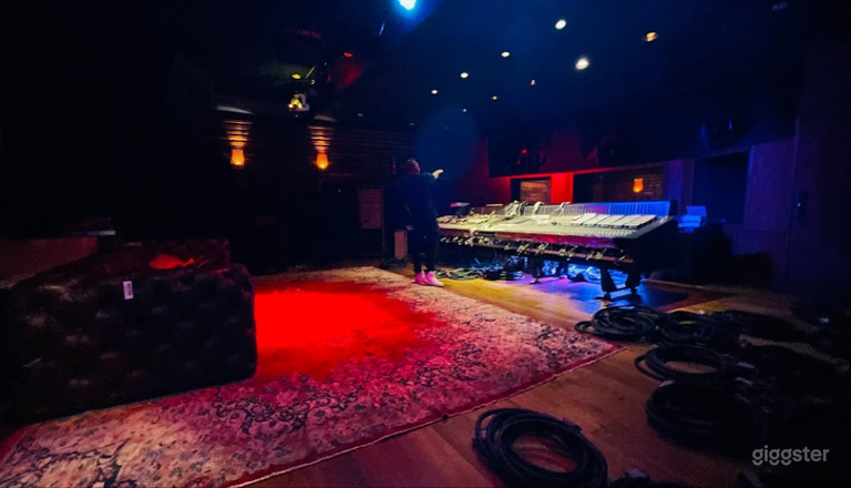  Hollywood Hills Recording Studio  