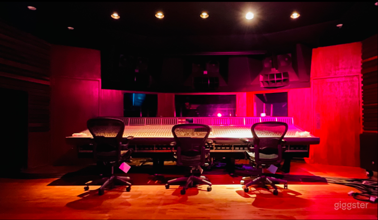  Hollywood Hills Recording Studio  