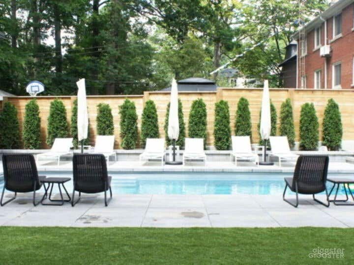 Modern Oasis Pool In the City Photo 4