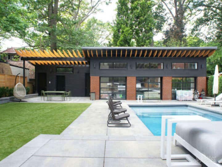  Modern Oasis Pool In the City 