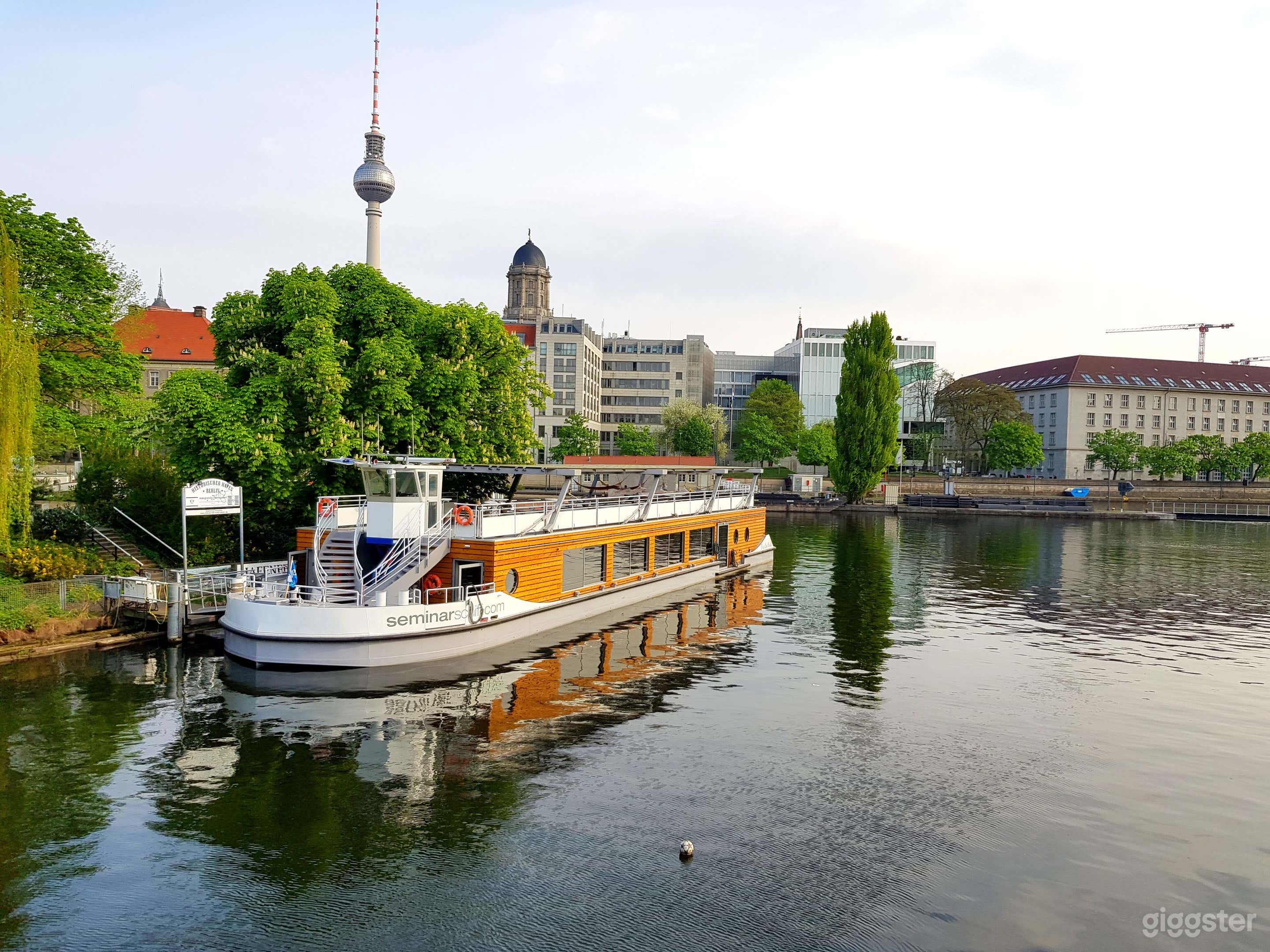 The CO2-neutral solar ship, your location for events Photo 1