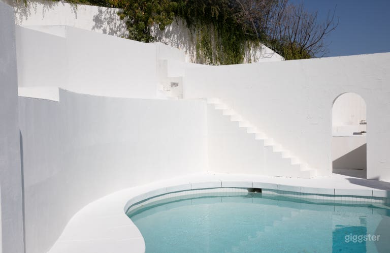  Minimal, Luxurious, Bright Pool Home w/ Arches  