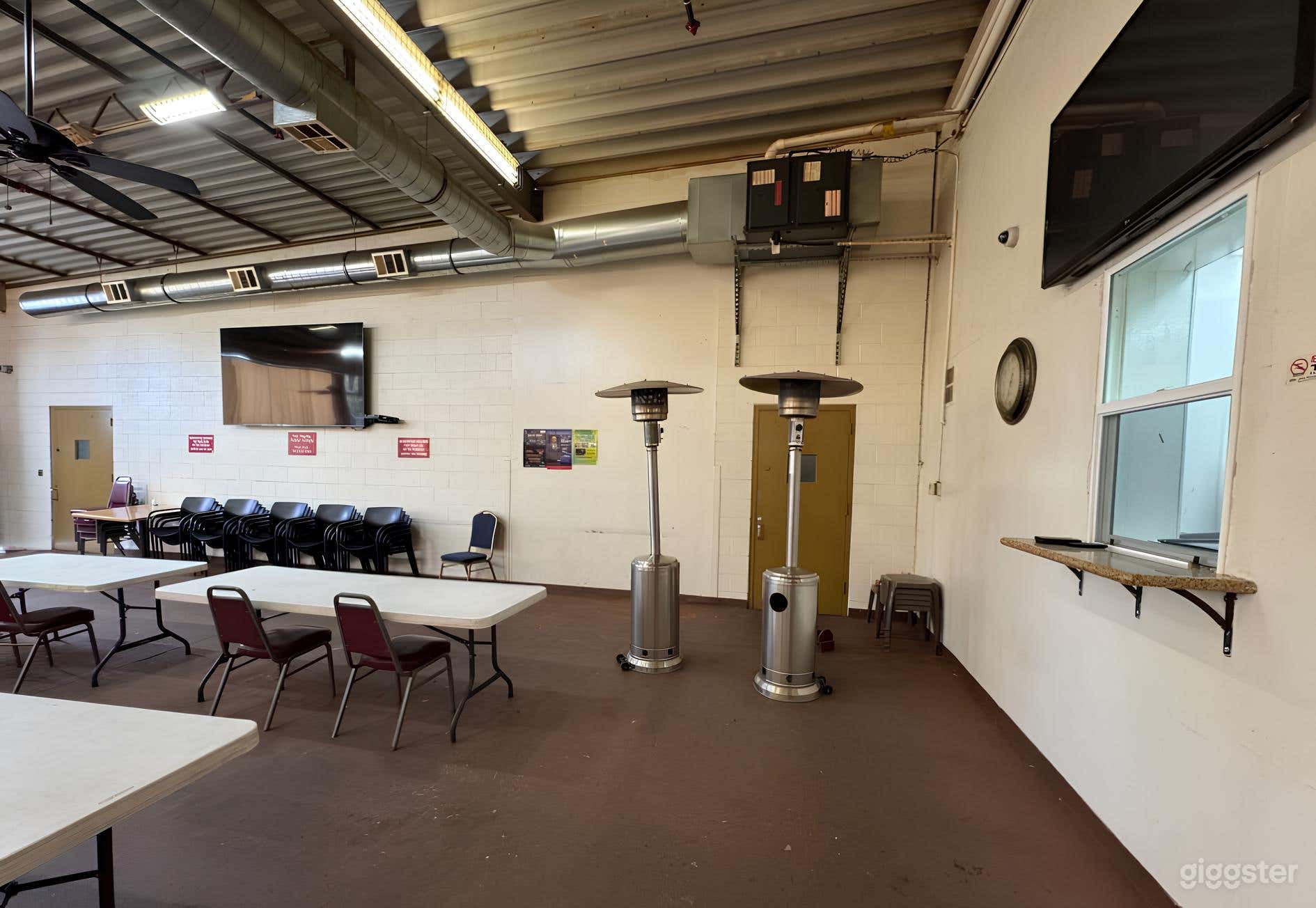 Versatile Dining Area for Productions Photo 4