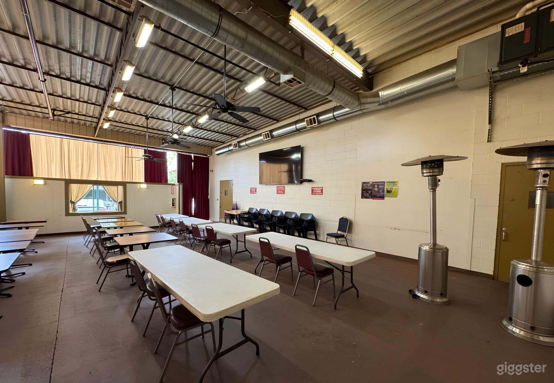 Versatile Dining Area for Productions Photo 1