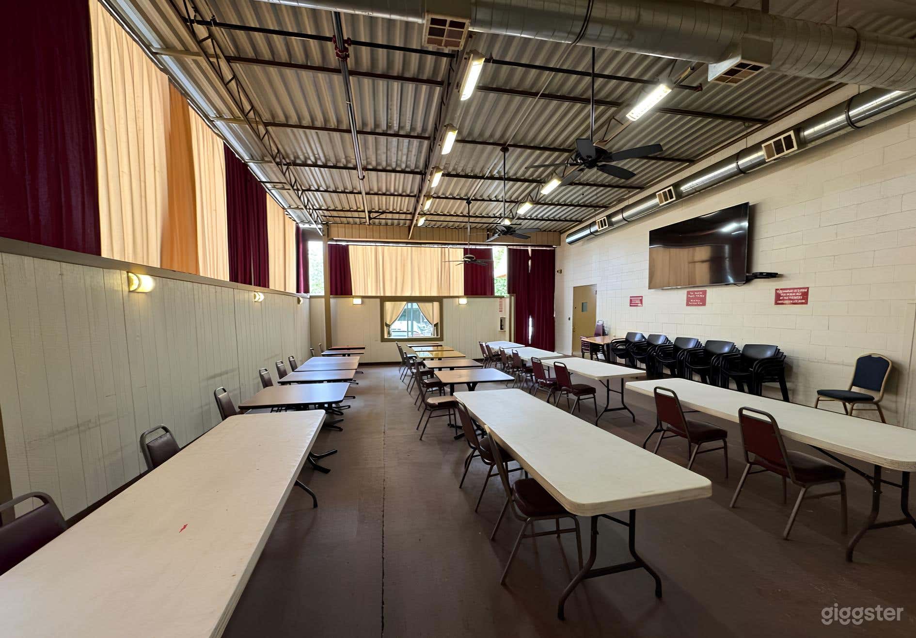 Versatile Dining Area for Productions Photo 3