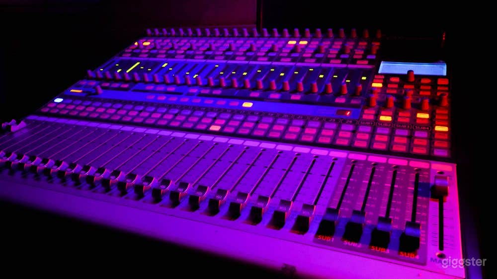 Marvelous Music Studio with Booth and Cloud Lighting Photo 4