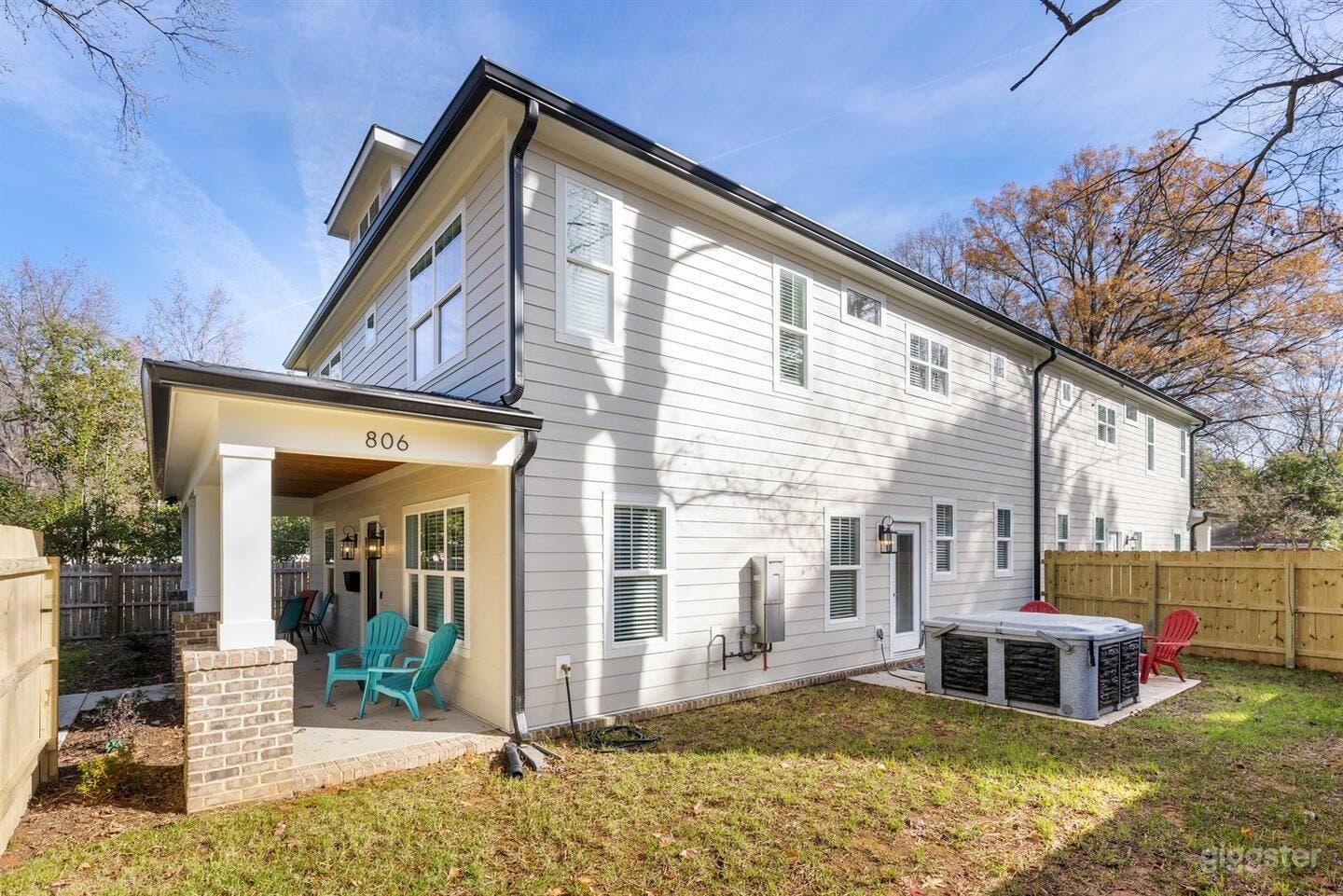 Bold Uptown Home Photo 2