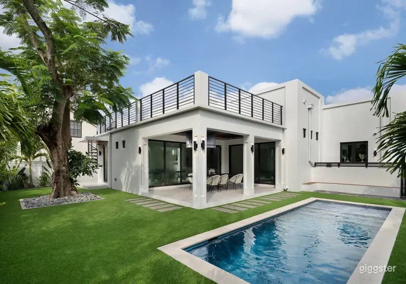 Modern Poolside Escape in Miami’s Upper East Side Photo 4