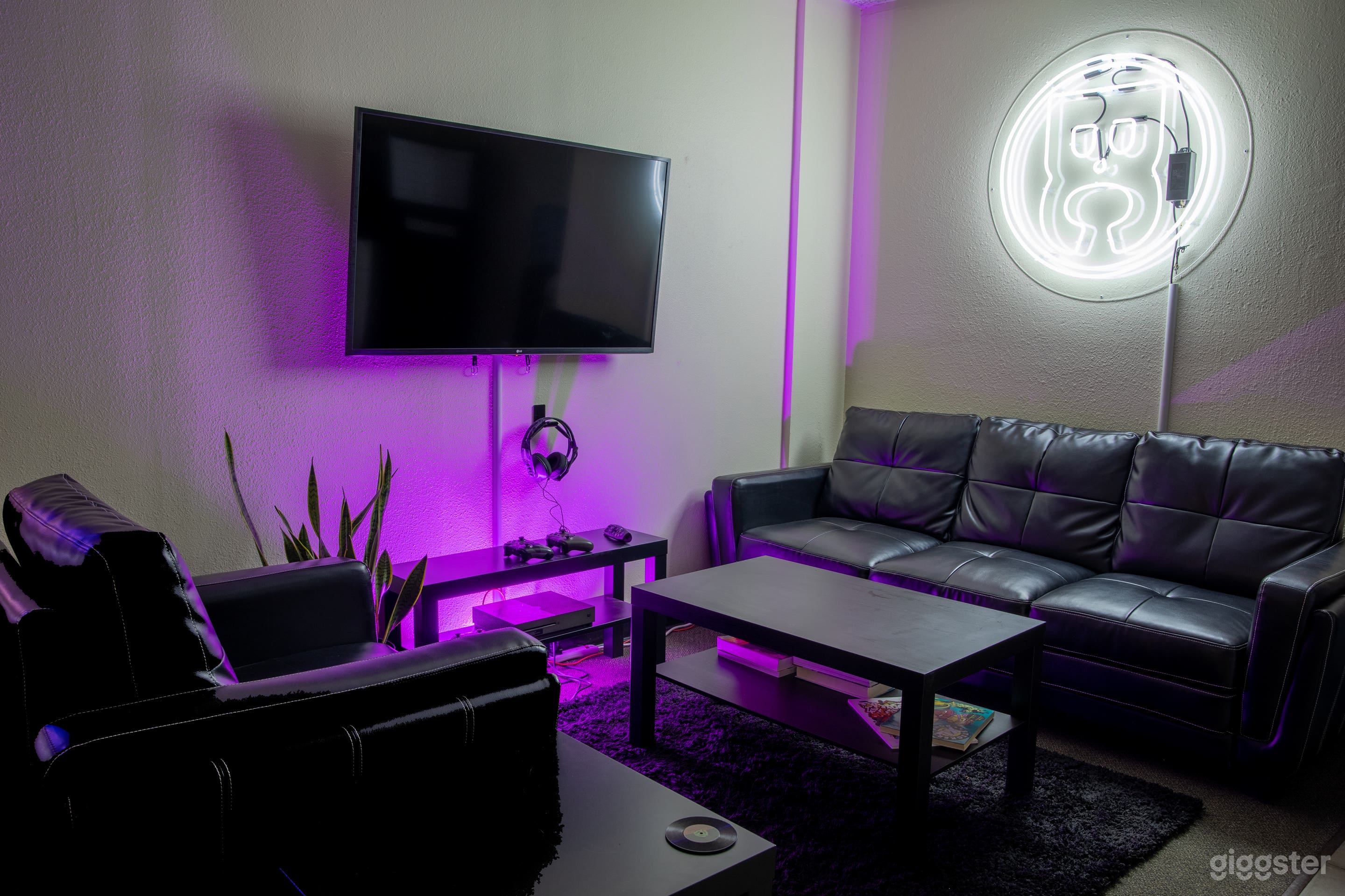 Lounge and kitchen area