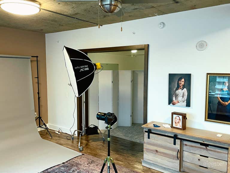  Separate wardrobe/make-up space in the back which can be closed off 