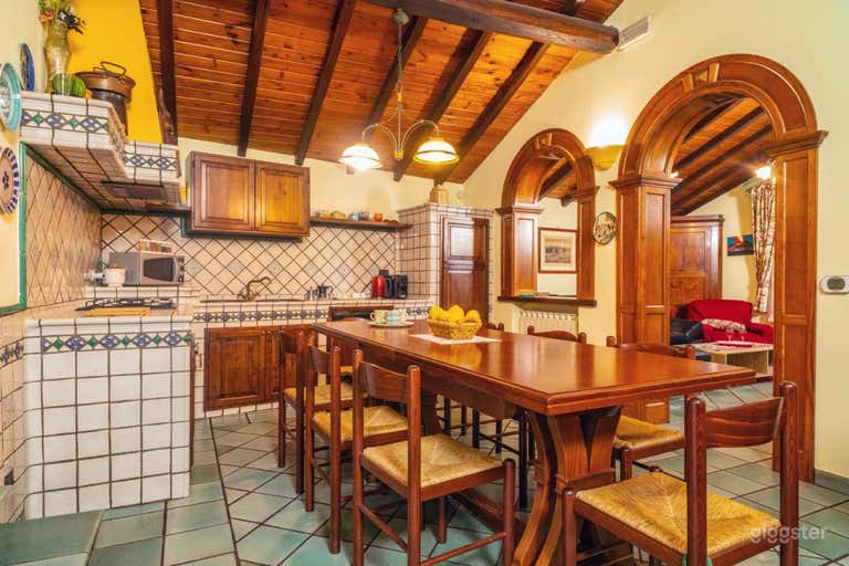  Casa siciliana classica e grande con 9 stanze 