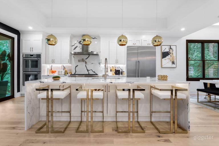  Spacious Retreat In Buckhead 