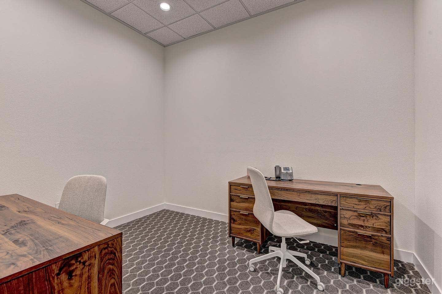 Private Furnished Office for Meetings &amp; Production Photo 4