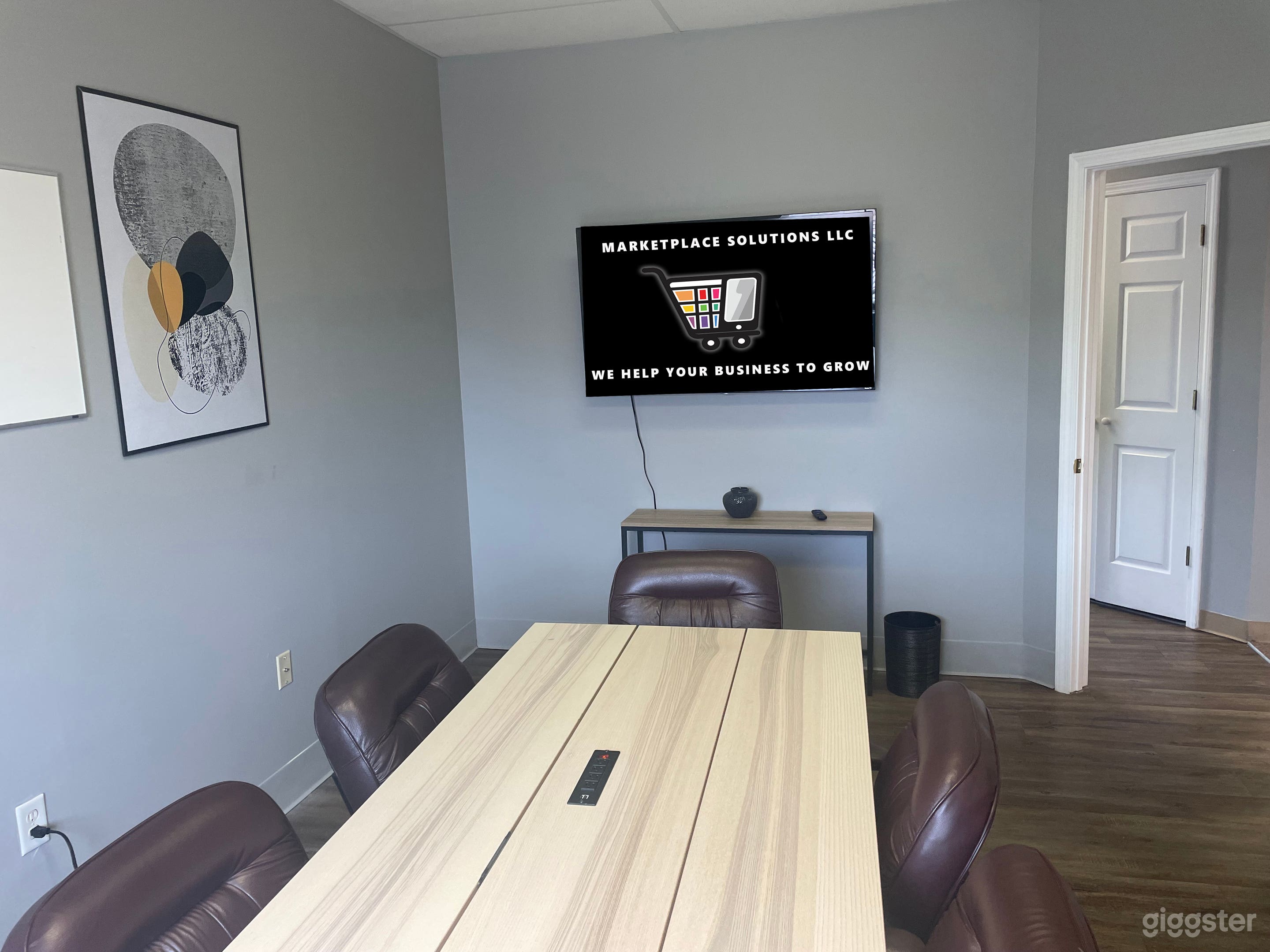 Exciting Conference Room Photo 1