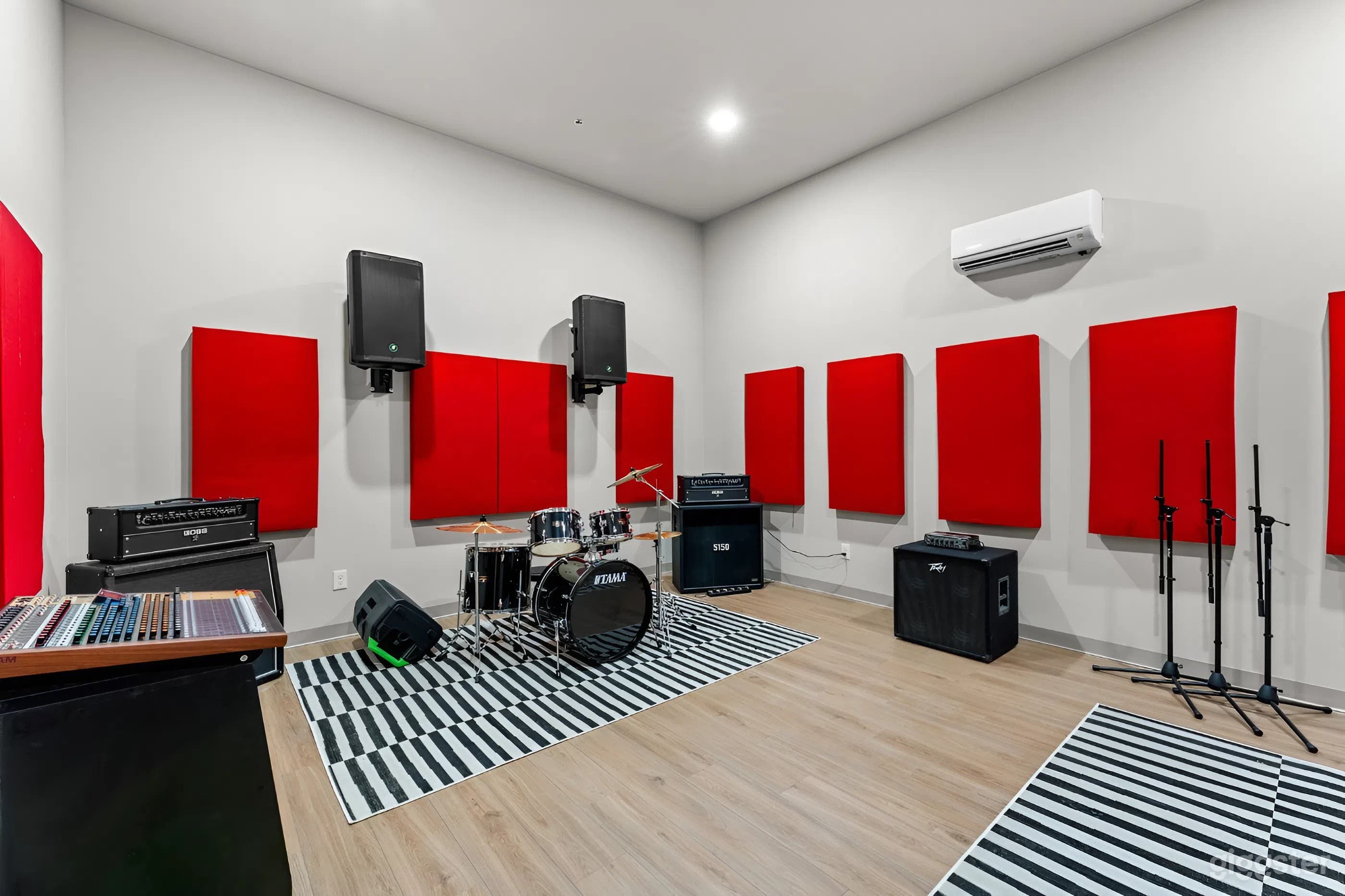 White Room - Rehearsal Space Photo 1