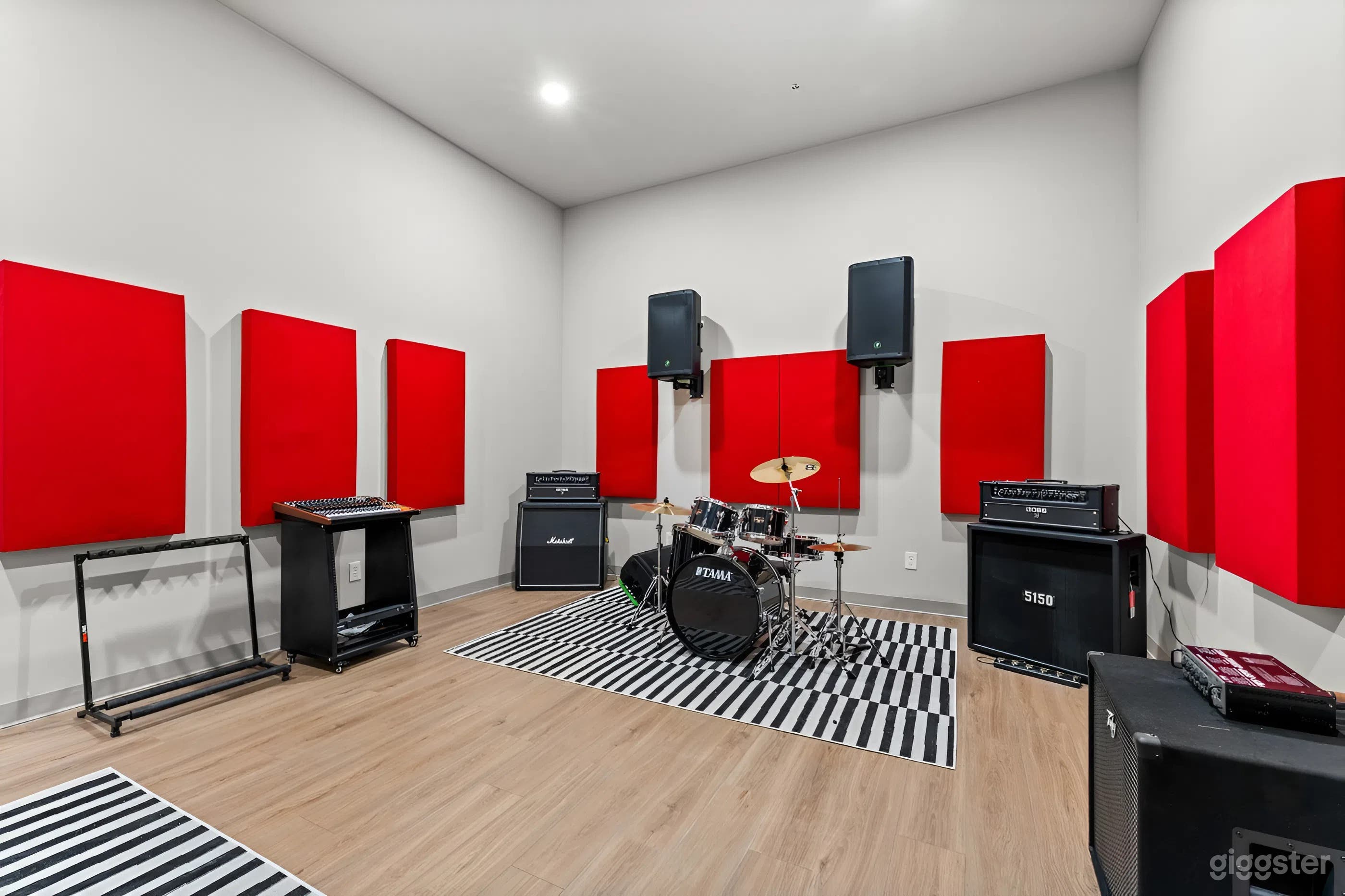 White Room - Rehearsal Space Photo 2