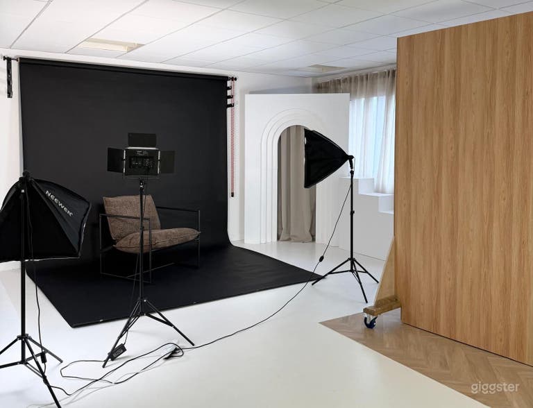  Fully Equipped Creative Studio with Natural Light 