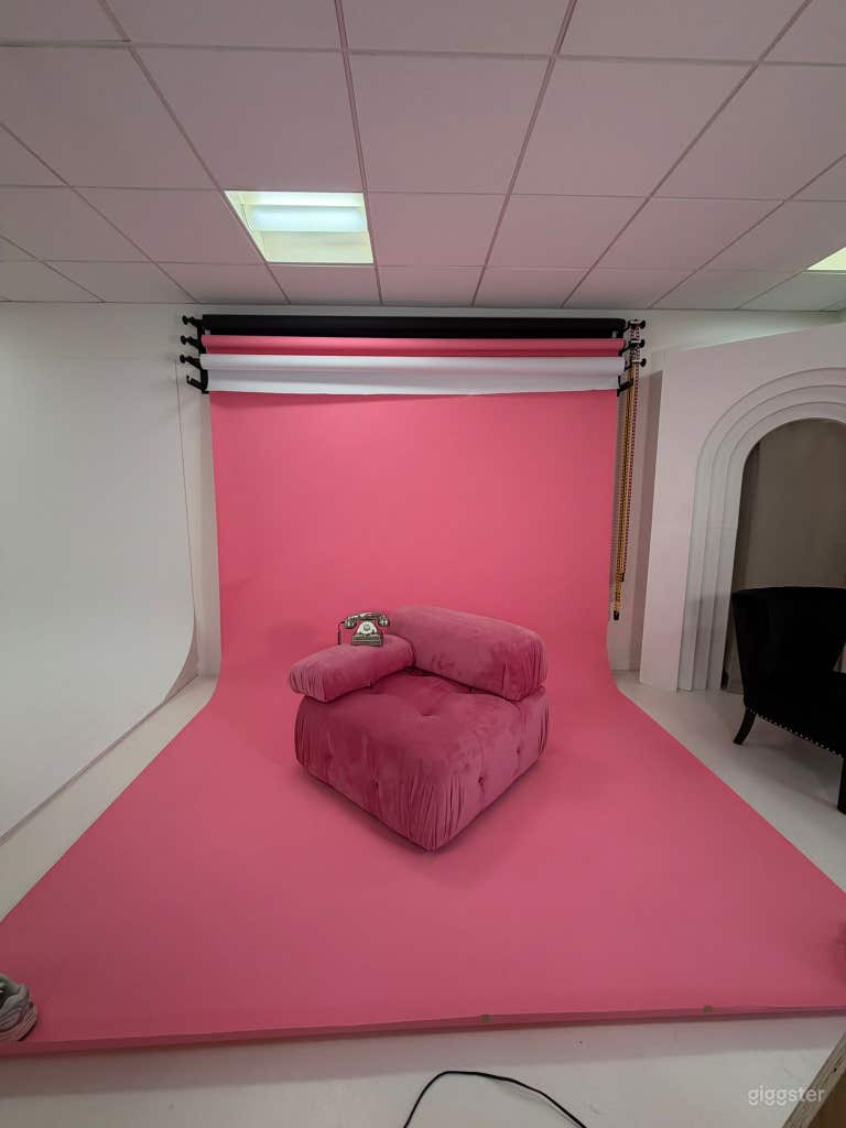  Fully Equipped Creative Studio with Natural Light 