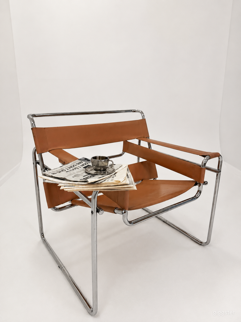 Fully Equipped Creative Studio with Natural Light 