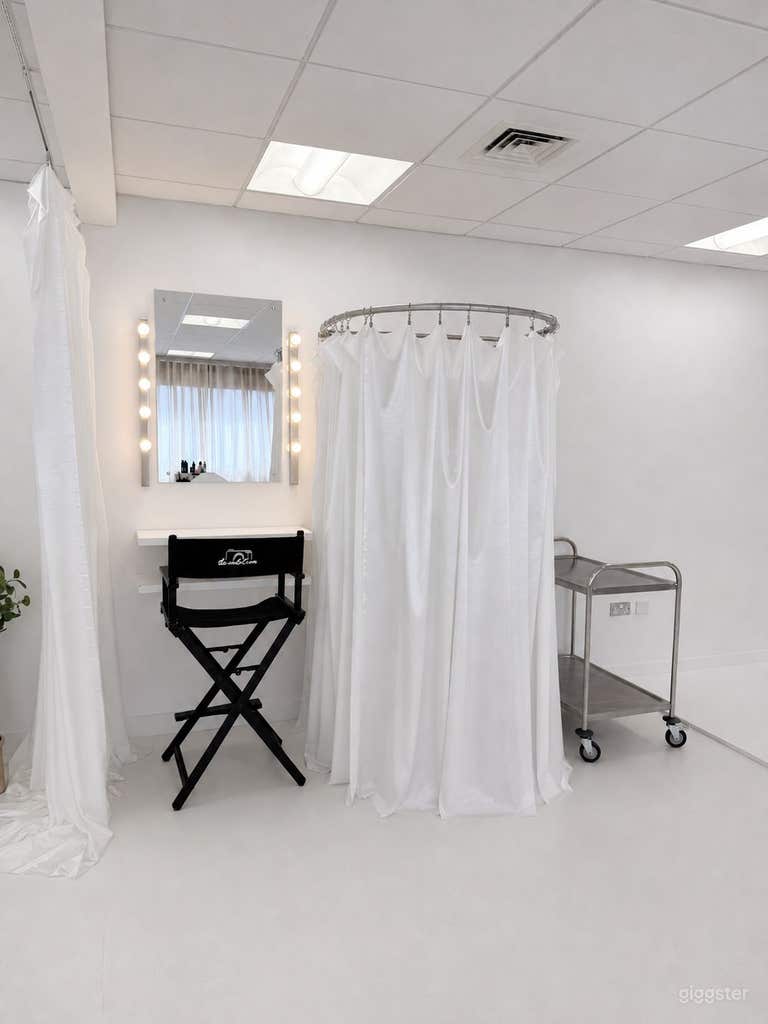  Fully Equipped Creative Studio with Natural Light 
