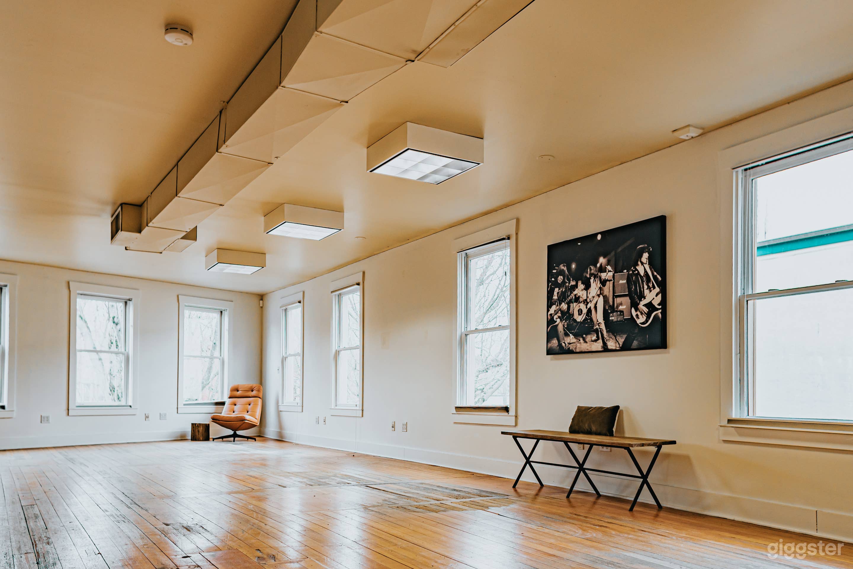 Rustic Creative Space - Historic Columbia City Photo 4