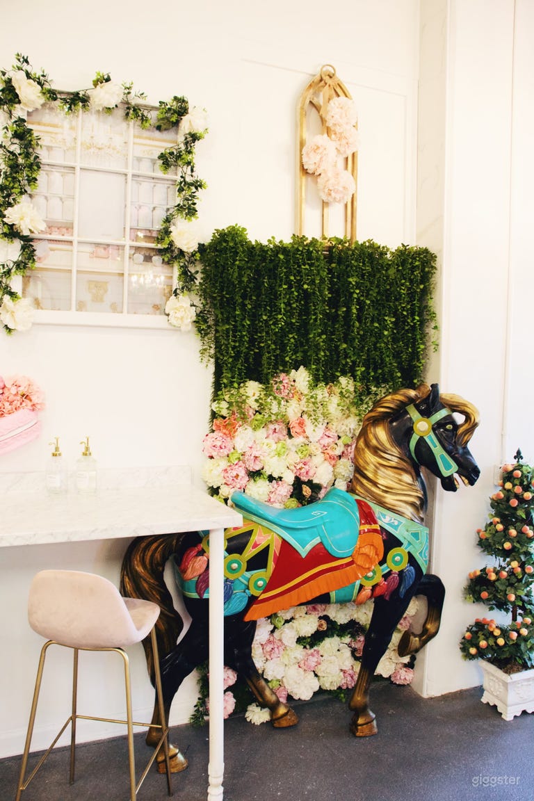  The Queens Tea Party 