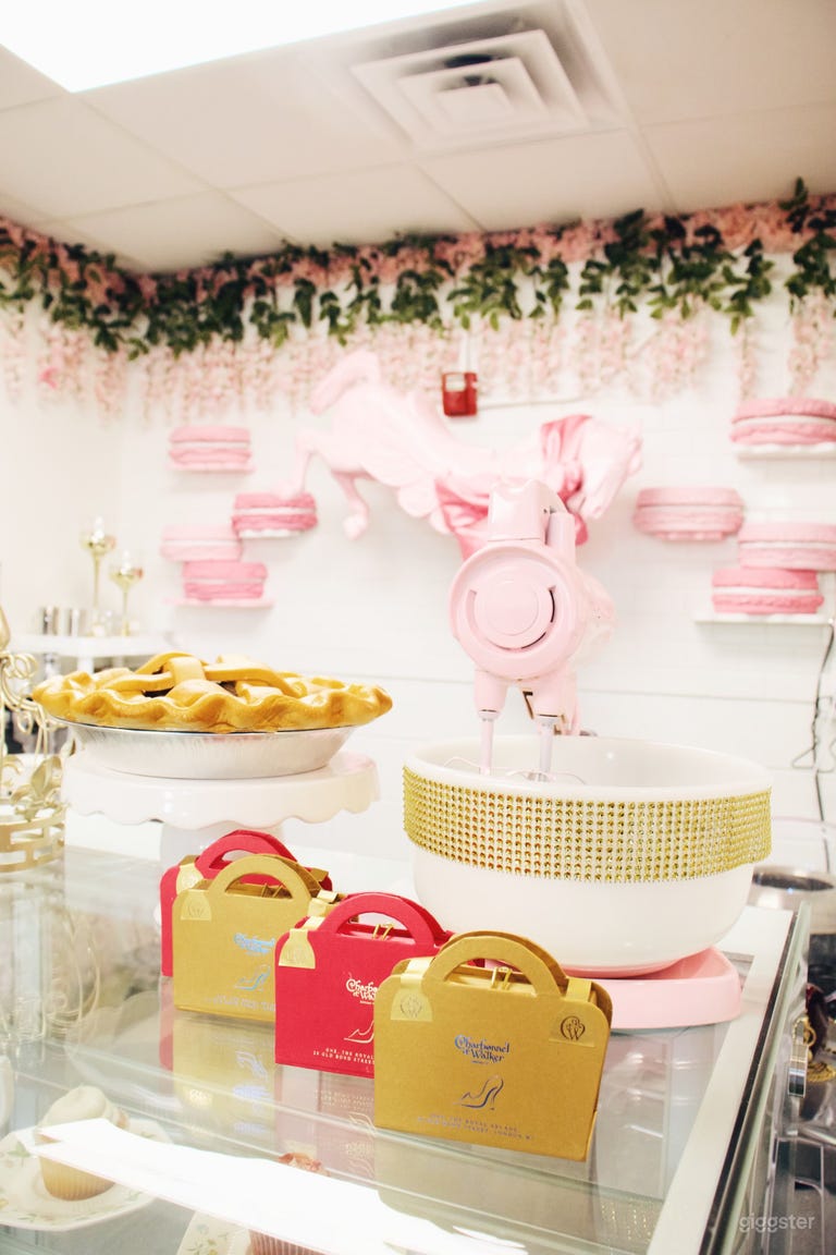  The Queens Tea Party 