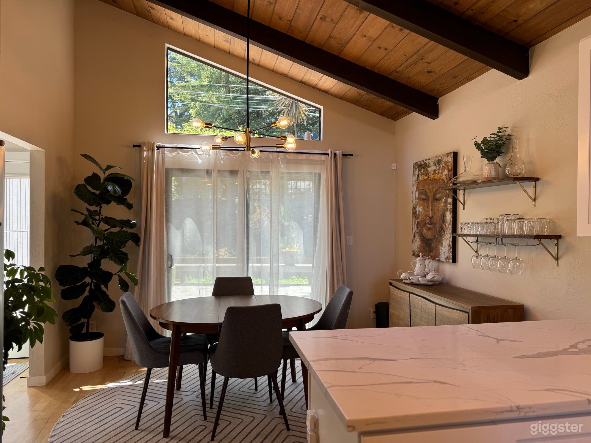 Mid-Century Modern Oasis in the Oakland Tree Tops Photo 4