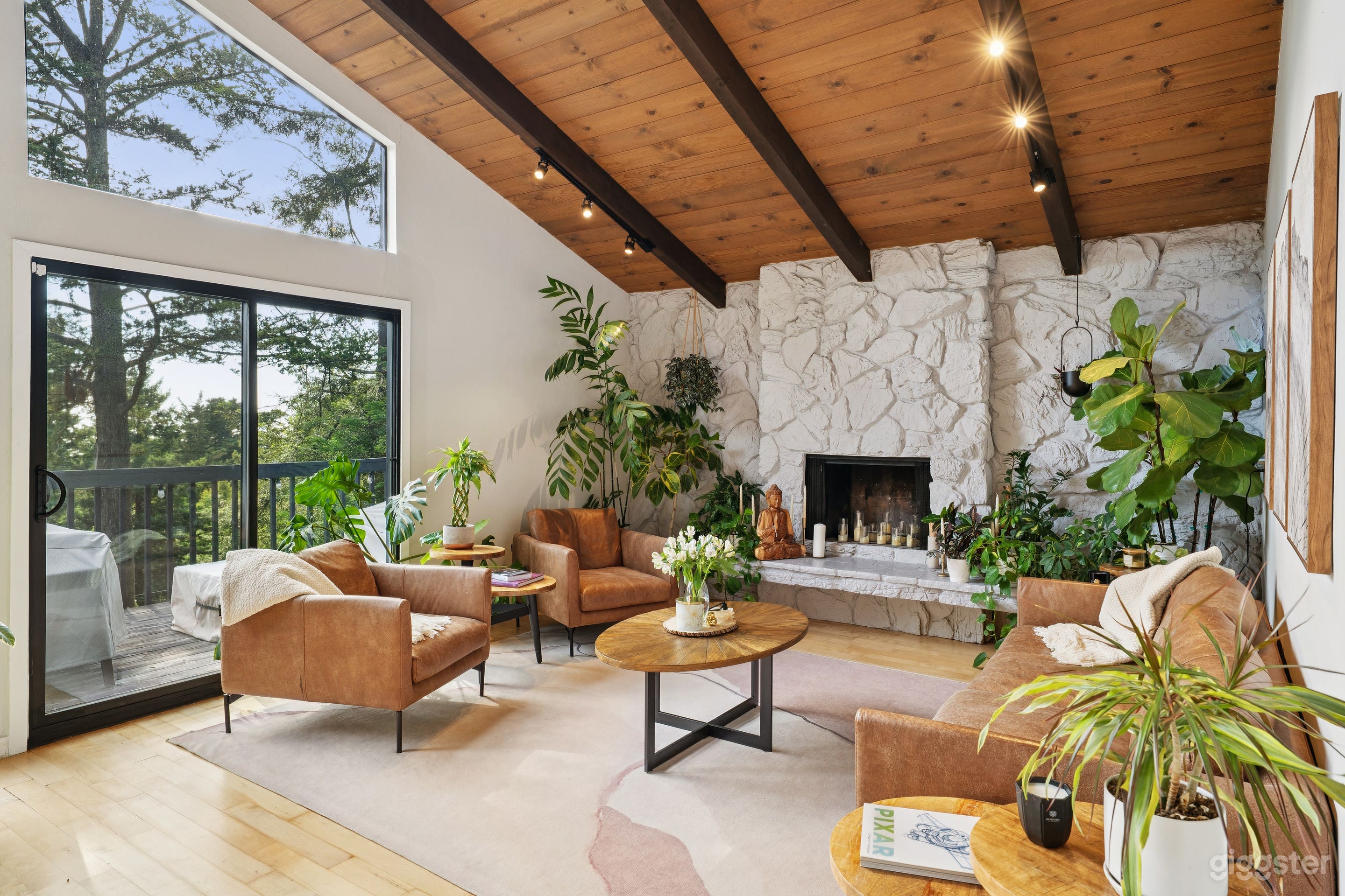 Mid-Century Modern Oasis in the Oakland Tree Tops Photo 3