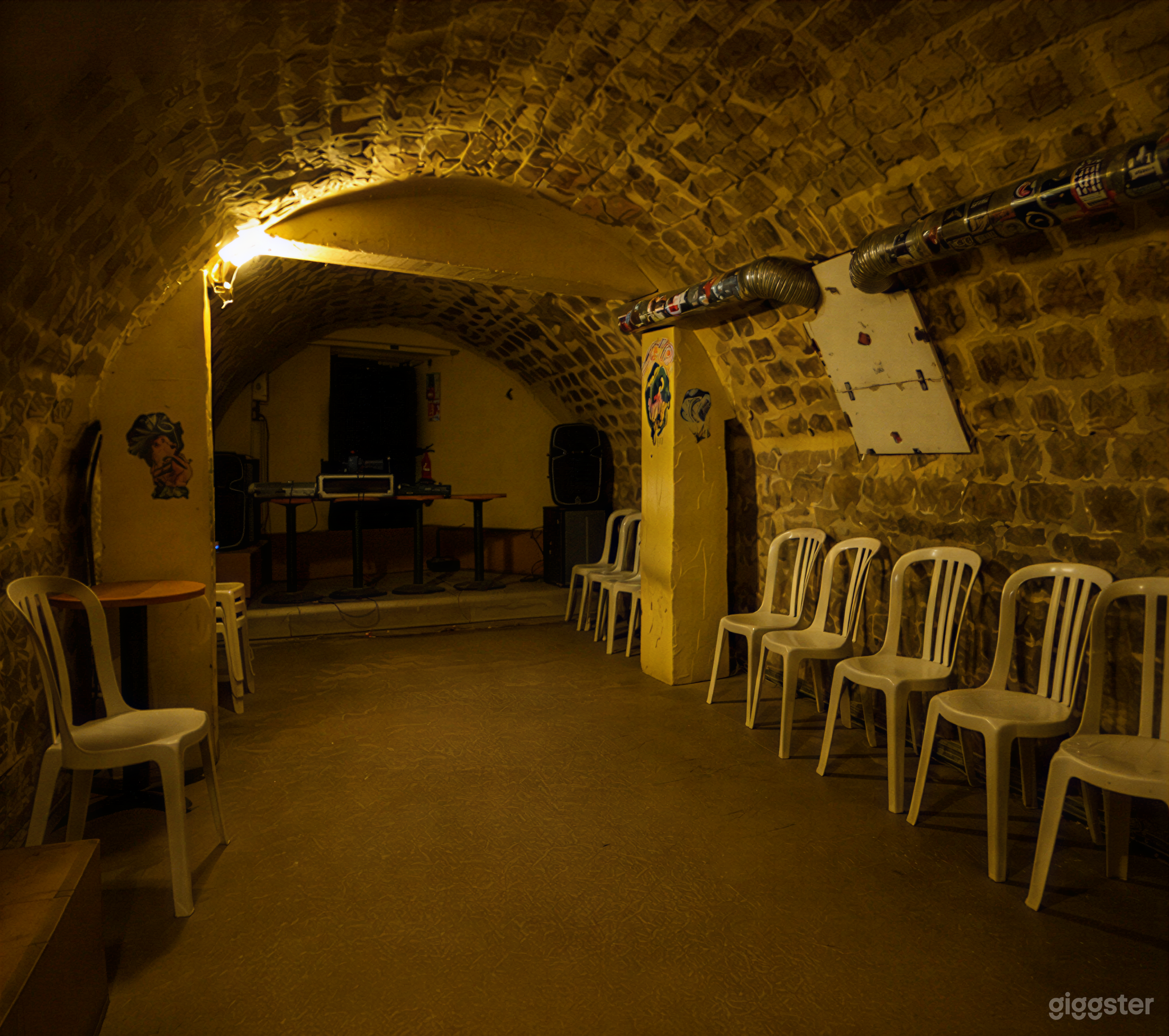 Photo de Salle privée en sous-sol pour petits rassemblements 4