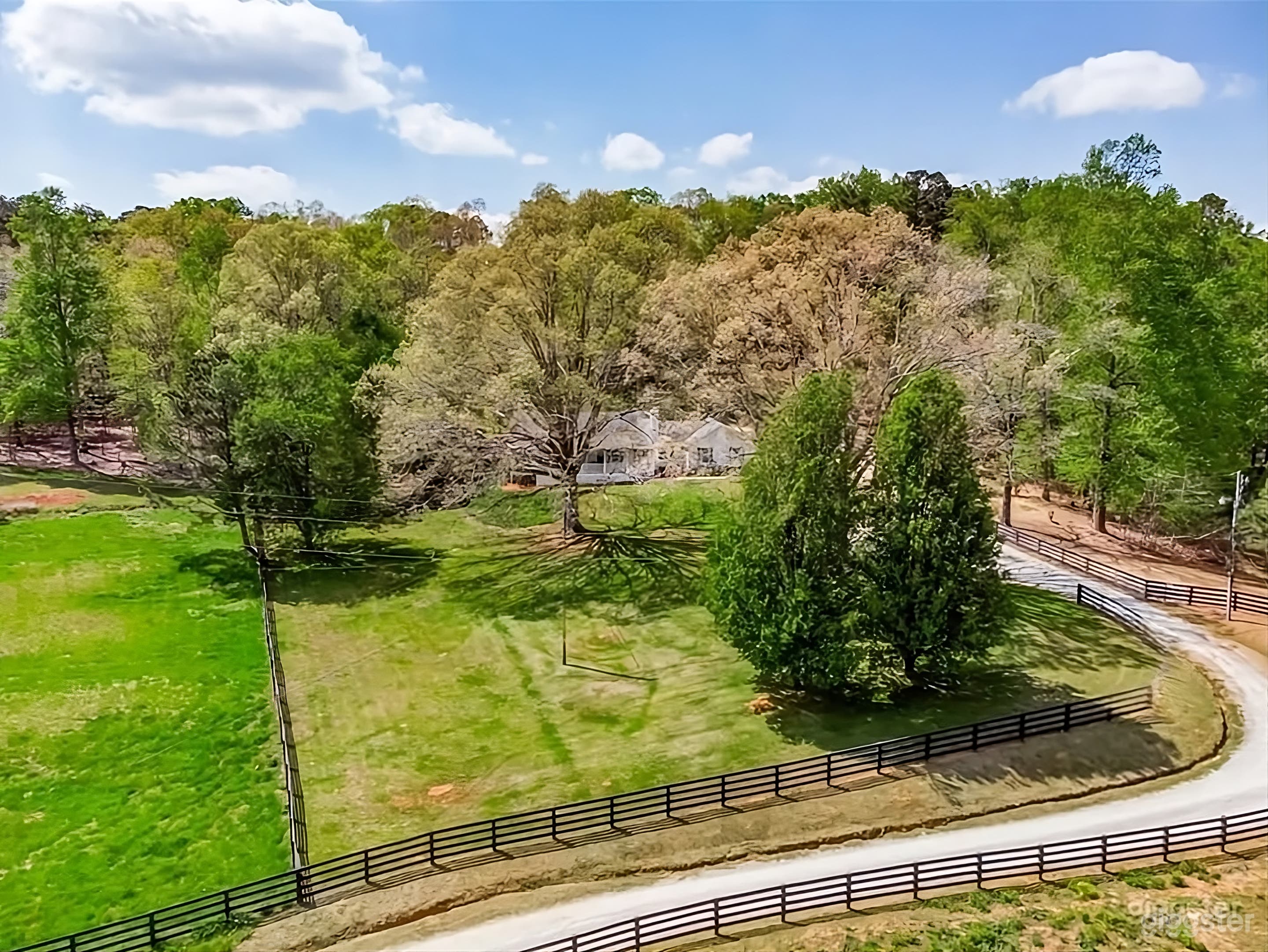 Spacious Country Backyard Photo 4
