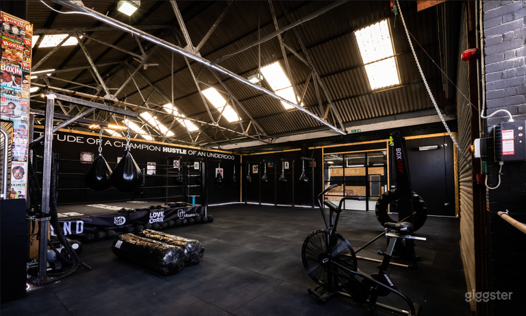  17,500 SQUARE FOOT SPORTS CENTRE 