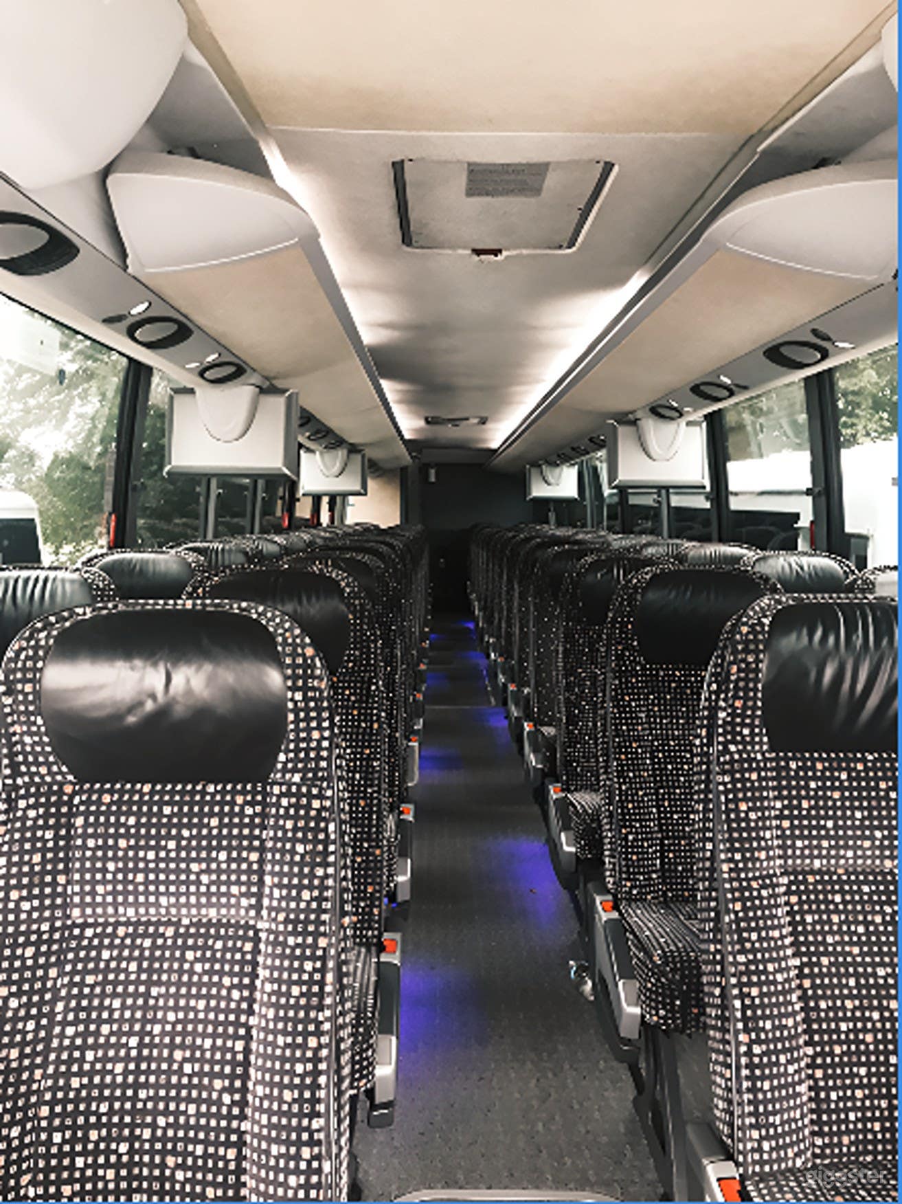 NEW 55 SEATER MERCEDES SETRA COACH BUS Photo 4
