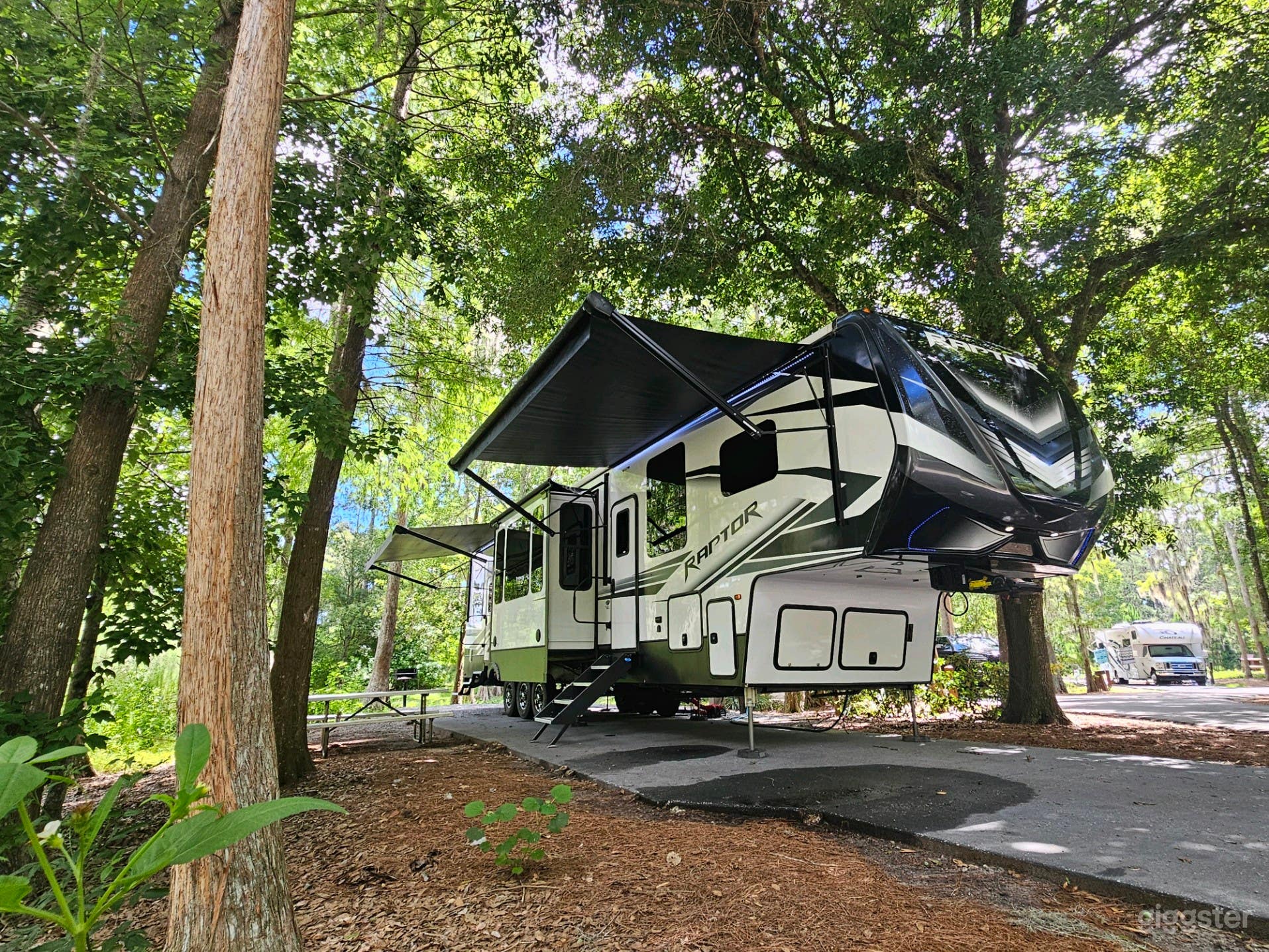 Raptor 415 5th Wheel | Rent this location on Giggster