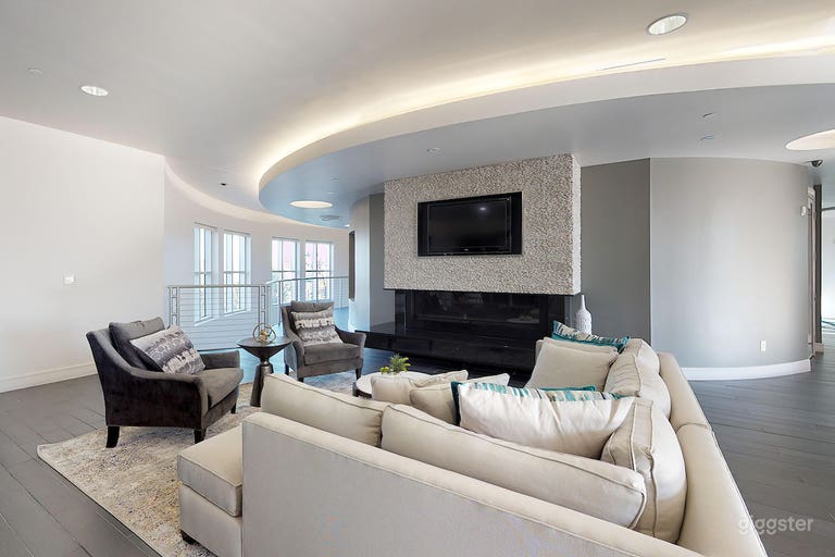  Spacious Lounge w/ Kitchen in Addison Semi-Private 