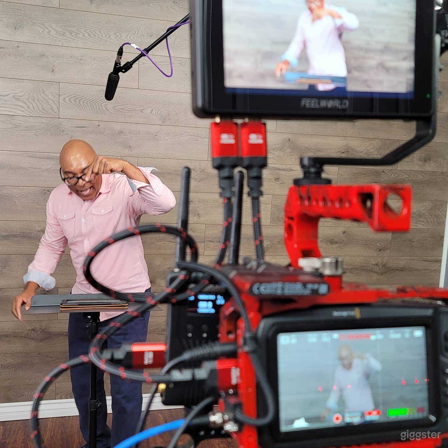 Basic Podcast Studio Photo 4